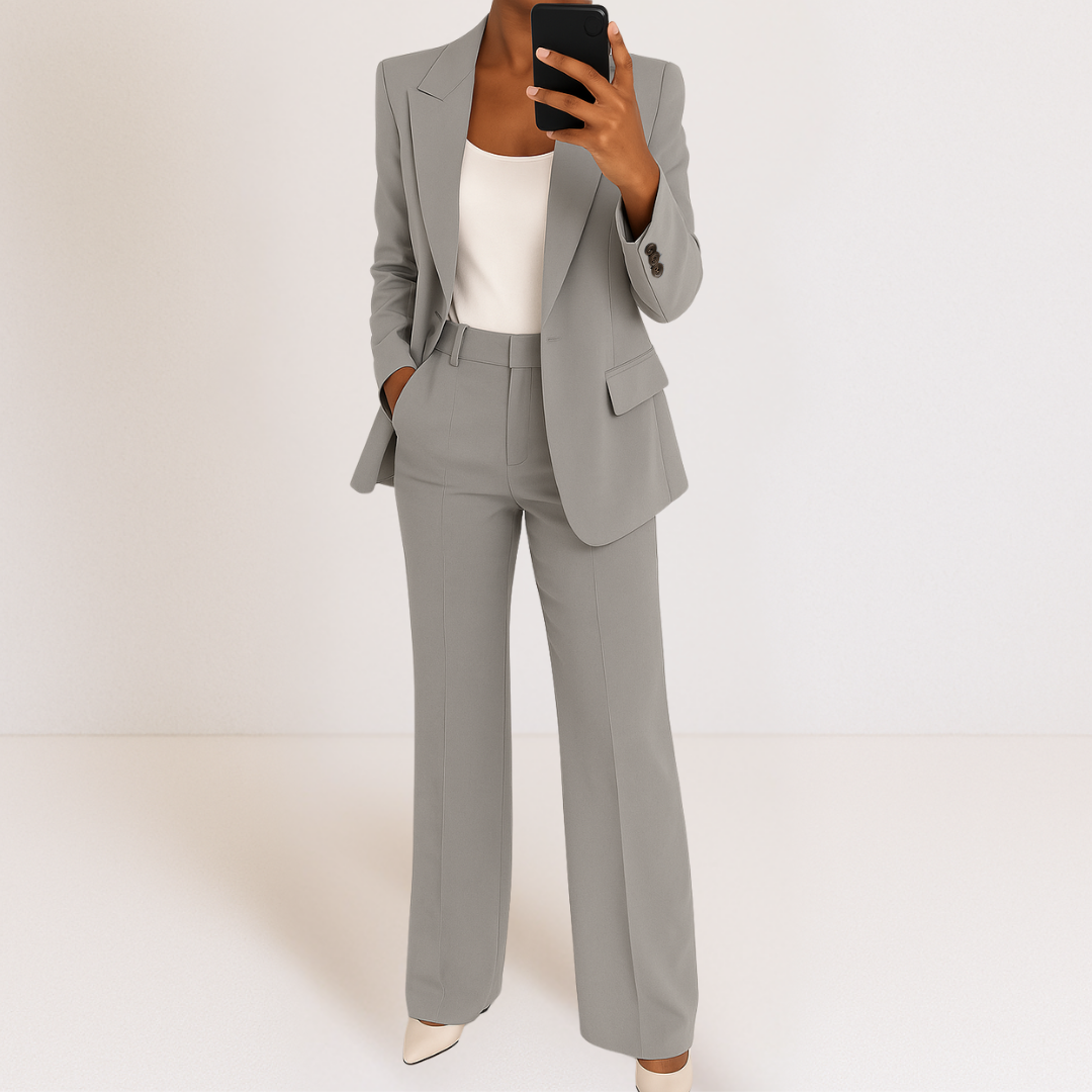 Costum Elegant și Modern din Două Piese