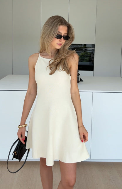 VANILJFÄRGAD TENISKLÄNNING