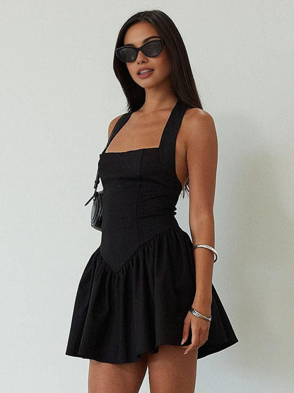 Kort klänning med korsett och halterneck-panel