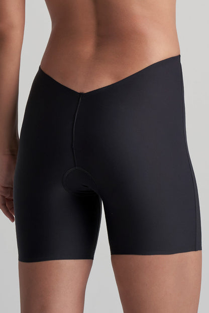 Kort modellande shorts med urklippt rygg Svart LBMWSH