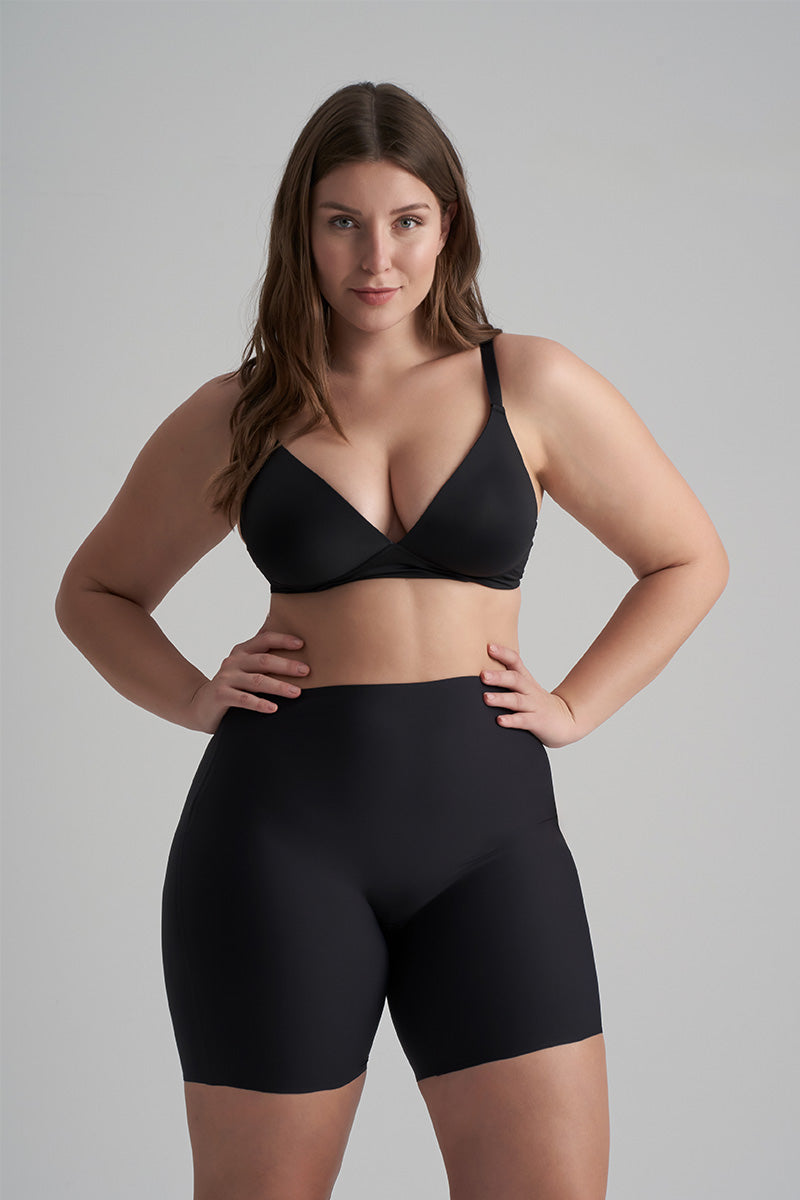 Kort modellande shorts med urklippt rygg Svart LBMWSH