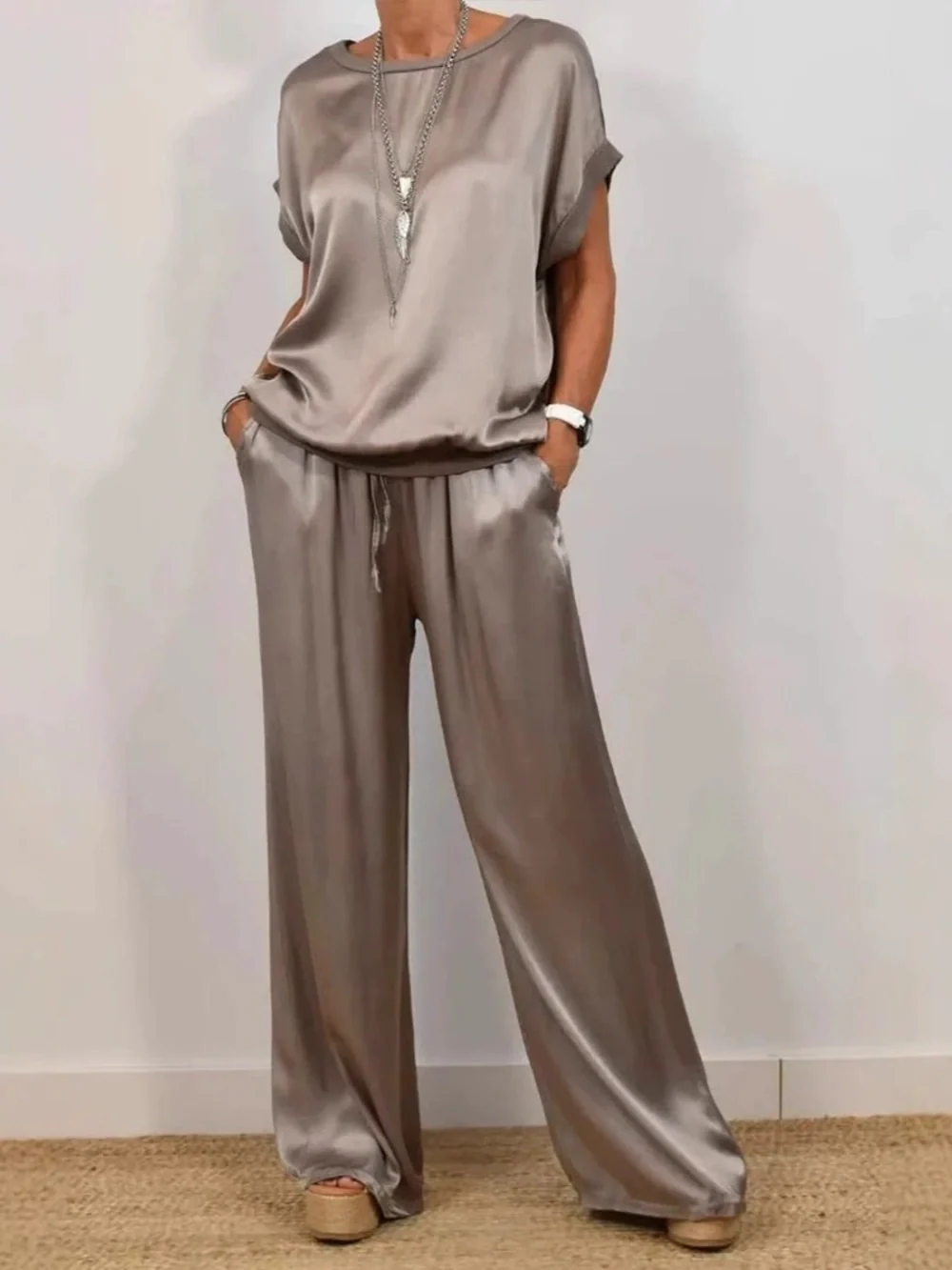 Set casual cu cămașă largă și pantaloni cu picior larg