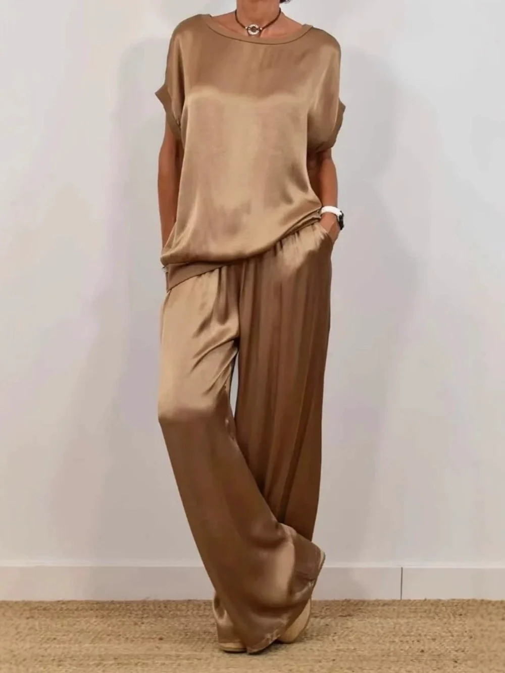 Set casual cu cămașă largă și pantaloni cu picior larg