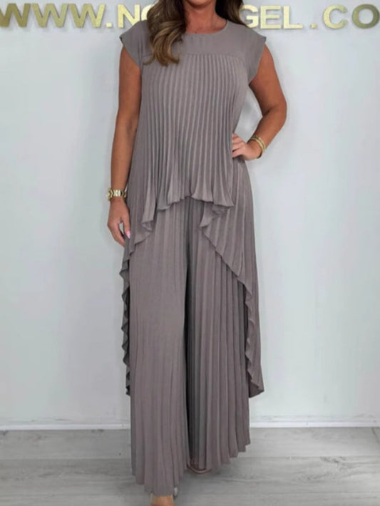 T-shirt med rund hals Klassiskt byxor med veck Tvådelad kostym