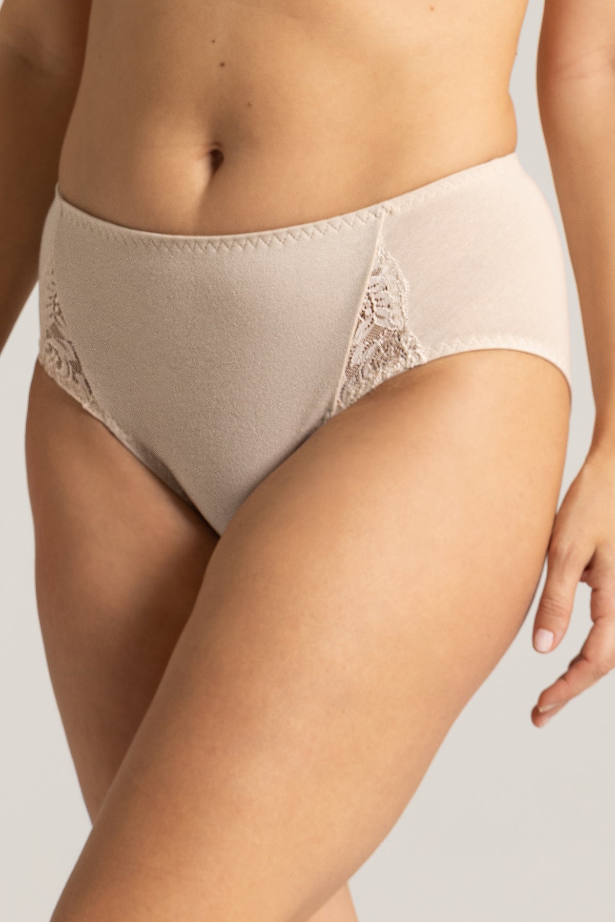 Klassiska trosor i bomull och nude spets FIONA S1506