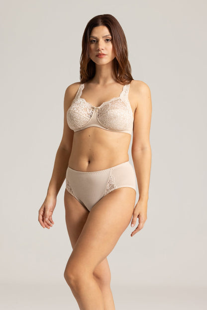 Klassiska trosor i bomull och nude spets FIONA S1506