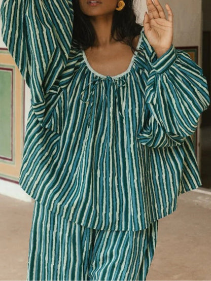 Set avslappnad med gröna ränder