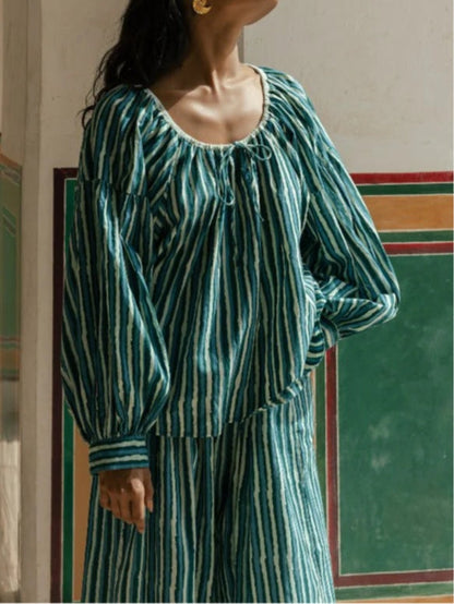 Set avslappnad med gröna ränder