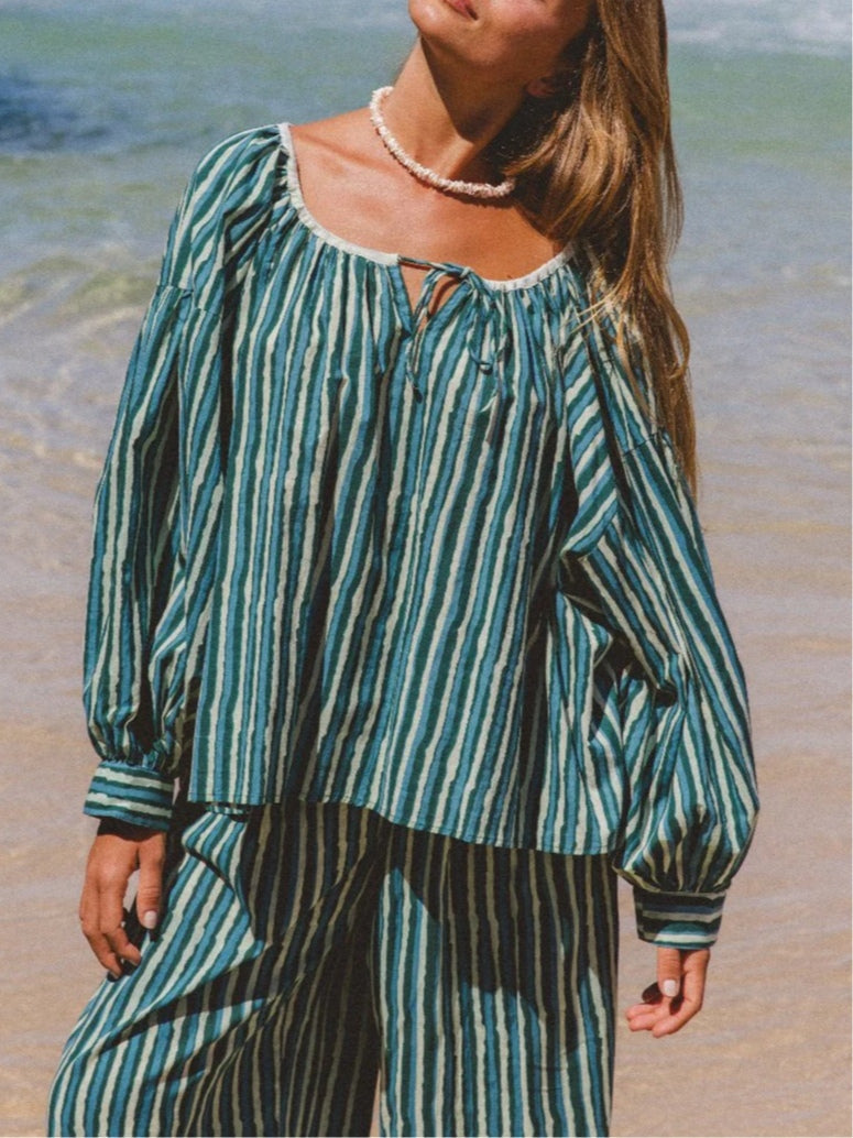 Set avslappnad med gröna ränder