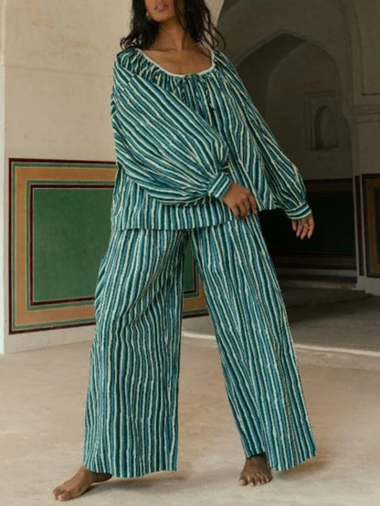 Set avslappnad med gröna ränder