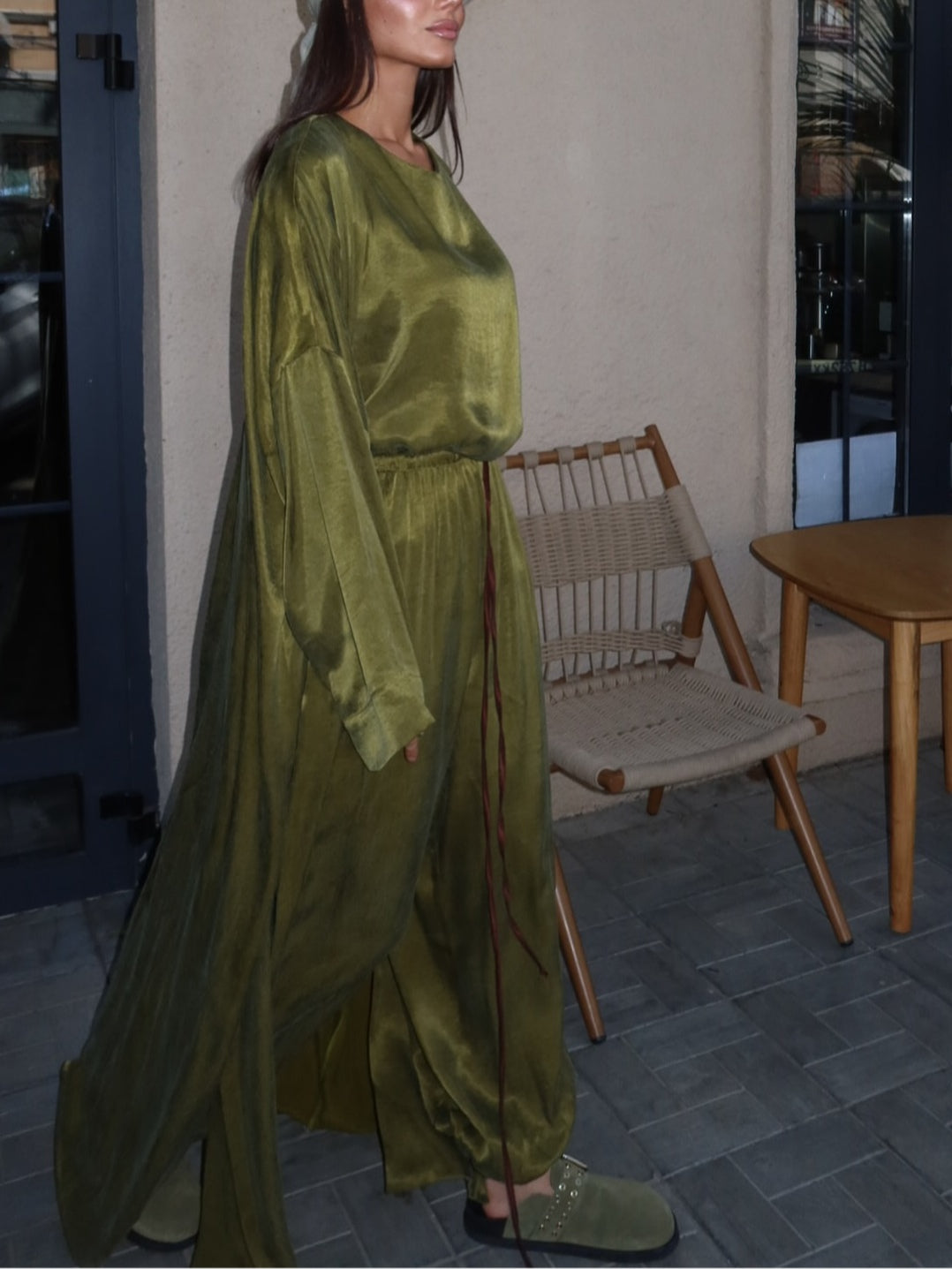 Set med tre delar i grön satin för hösten