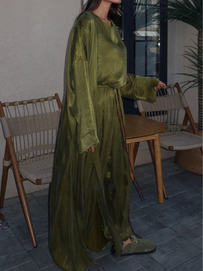 Set med tre delar i grön satin för hösten