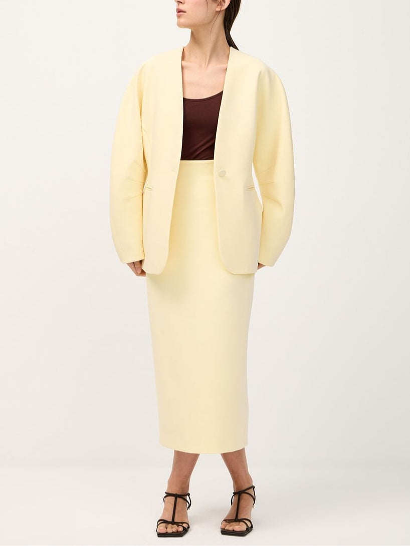 Jacka med böjda ärmar och kjoldress