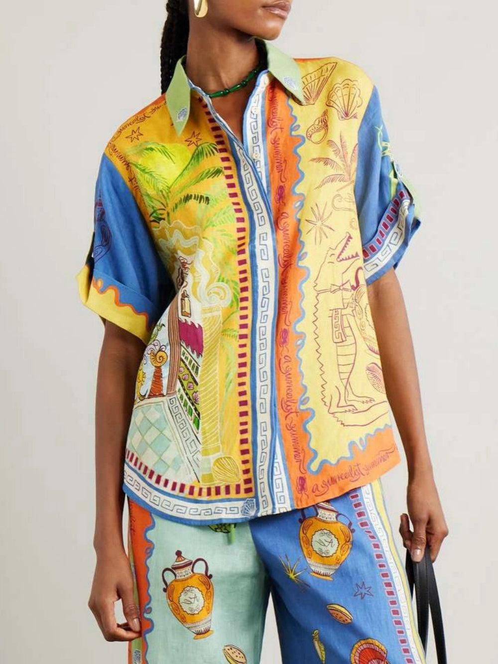 Set med kortärmad sommartryckt skjorta och shorts