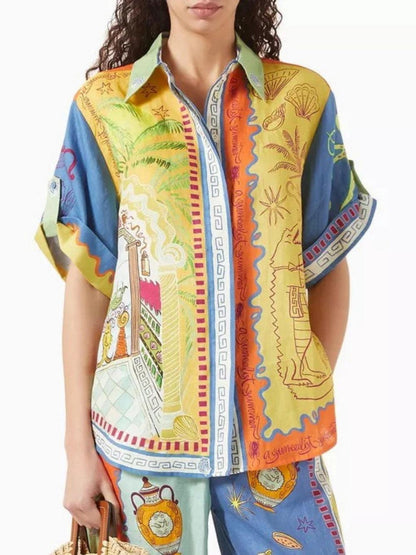 Set med kortärmad sommartryckt skjorta och shorts