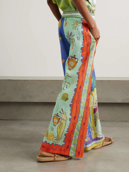 Set med kortärmad sommartryckt skjorta och shorts