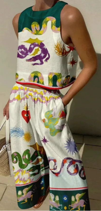 Set med topp i unikt material och byxor med elastisk midja och fickor