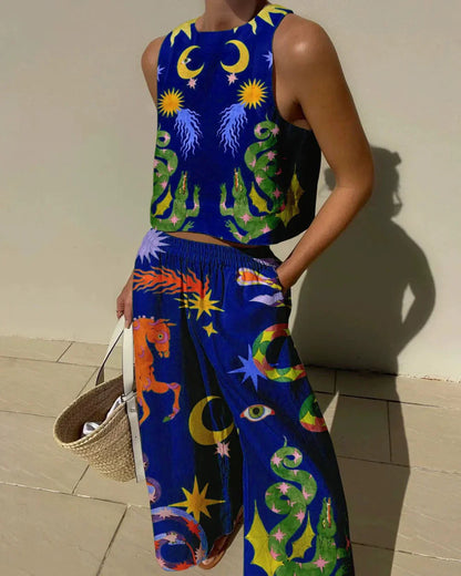 Set med topp i unikt material och byxor med elastisk midja och fickor