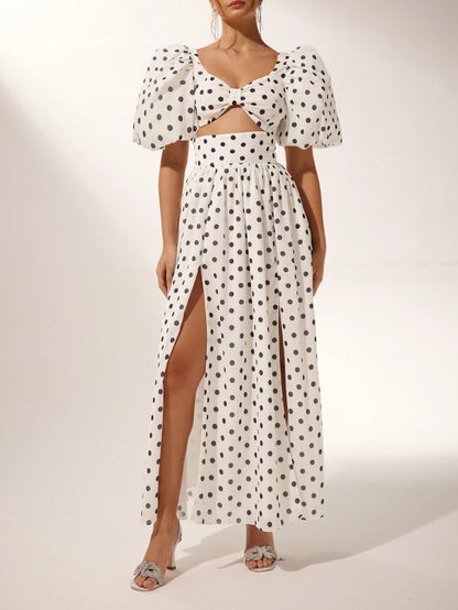 Set blus med fyrkantig krage och puffärmar med prickar och kjol med slits