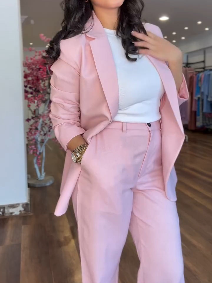 Costum Elegant și Modern din Două Piese Roz
