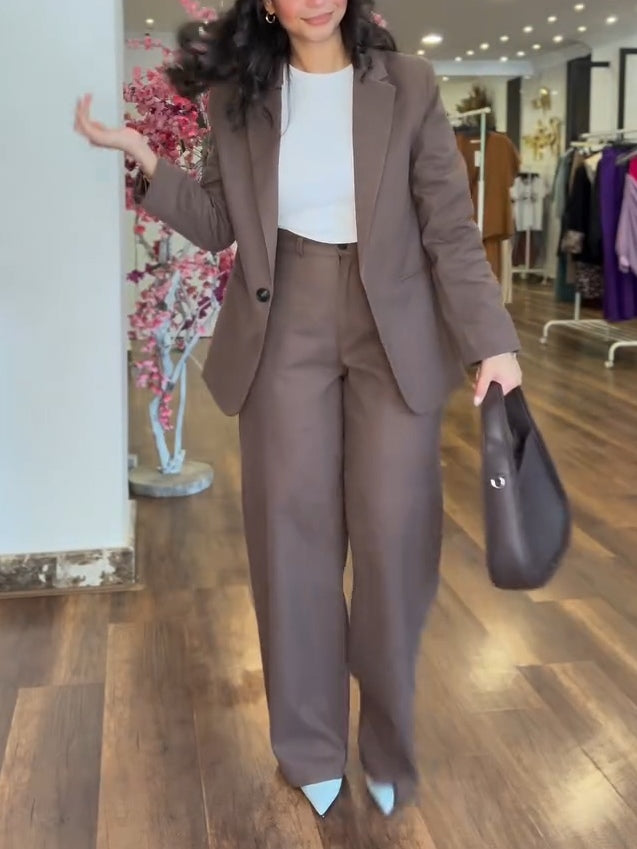 Costum Elegant și Modern din Două Piese Roz