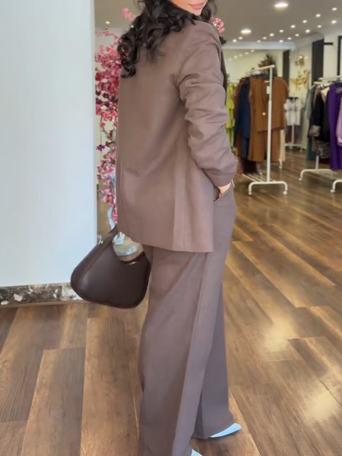 Costum Elegant și Modern din Două Piese Roz