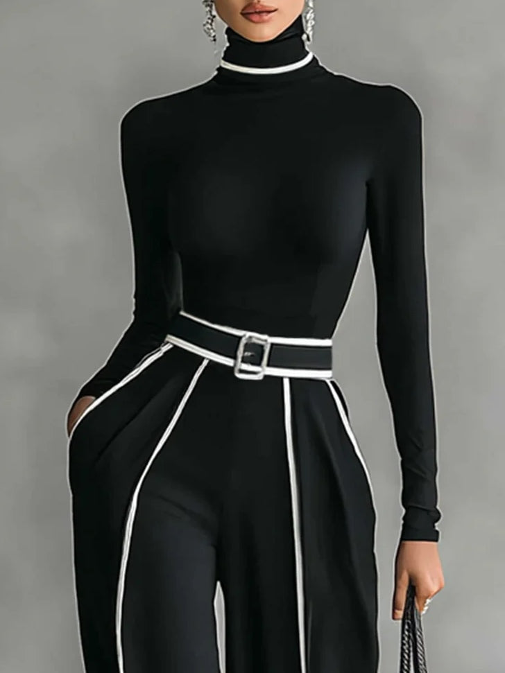 Set cu top cu guler înalt și mâneci lungi, cu pantaloni largi și curea
