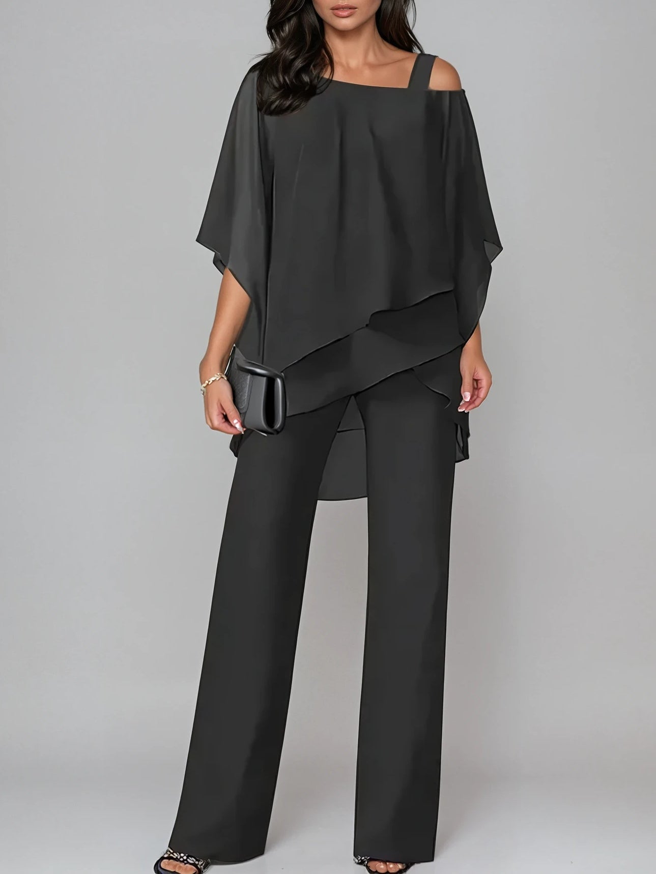Costum din chiffon asimetric cu umeri goi