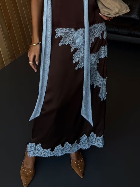 Costum Elegant cu Top din Dantelă Maro și Albastru + Fustă