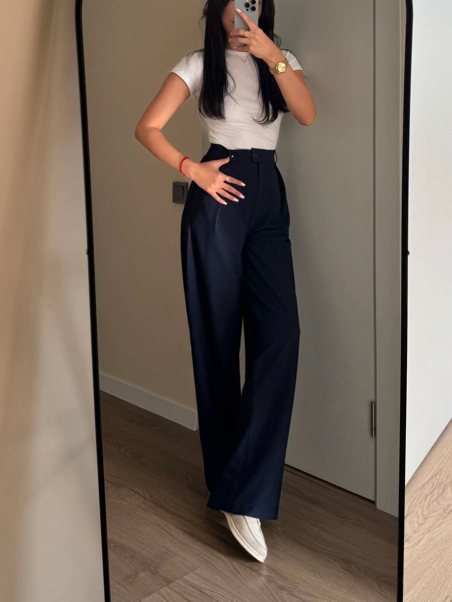 Kostym med jacka med dragkedja och utsvängda byxor