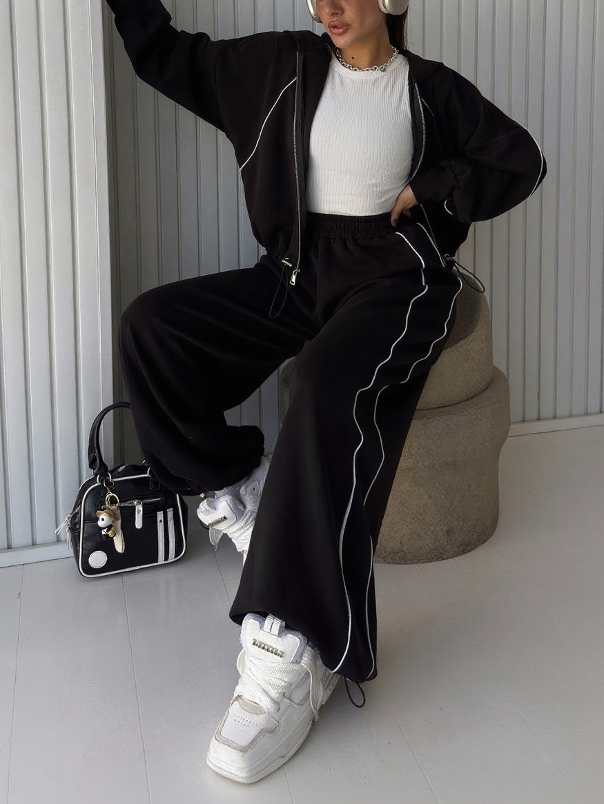 Jacka med dragkedja i kontrasterande ränder och set med träningsbyxor