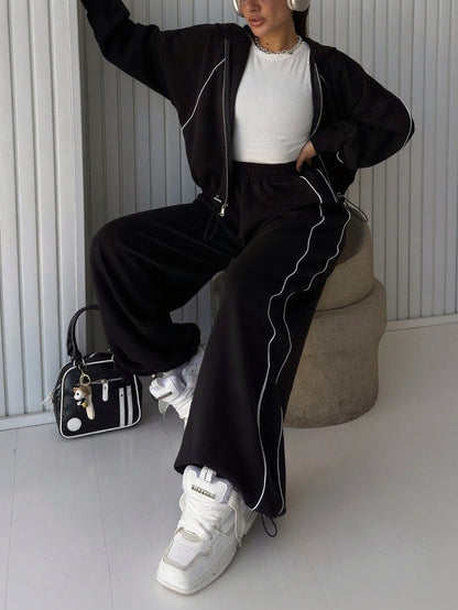 Jacka med dragkedja i kontrasterande ränder och set med träningsbyxor