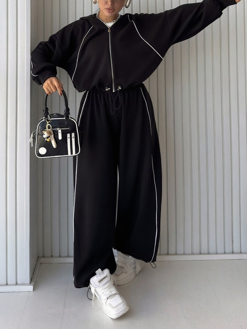 Jacka med dragkedja i kontrasterande ränder och set med träningsbyxor