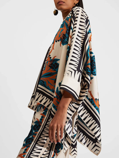 Set med skjorta och byxor i fint satin med blommönster och batwingärmar