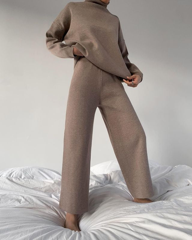 Costum casual tricotat, de culoare solidă
