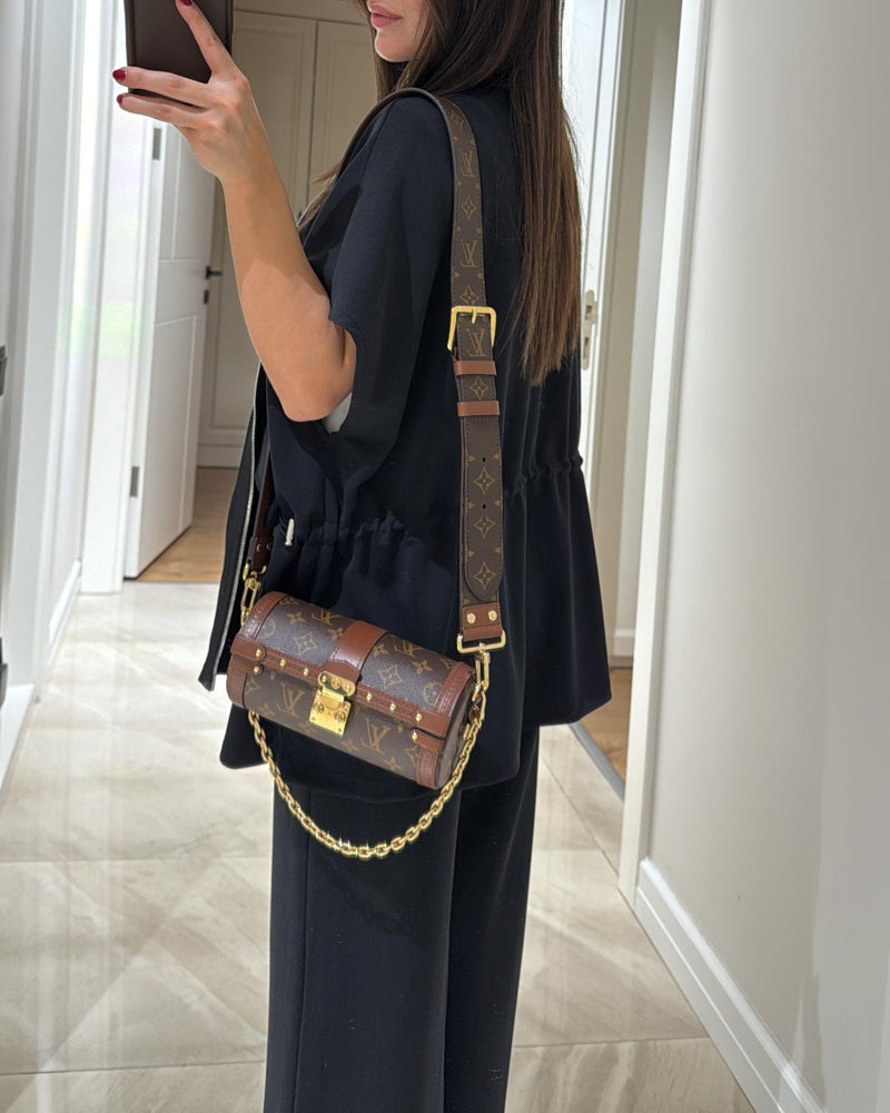 Set med topp och byxor med elastiska detaljer för midjan