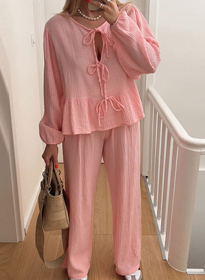 Set med två delar, topp och byxor i en solid färg, med snörning