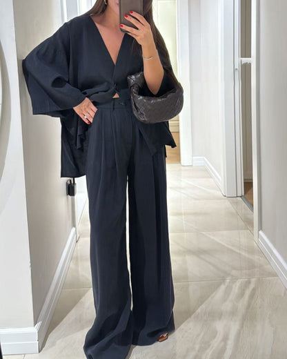 Set med två delar: casual topp med V-ringning och byxor