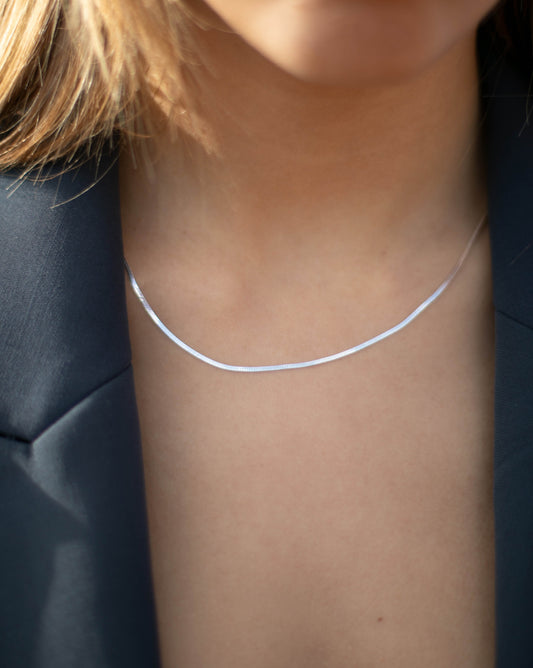 Halsband med FLAT kedja i silver