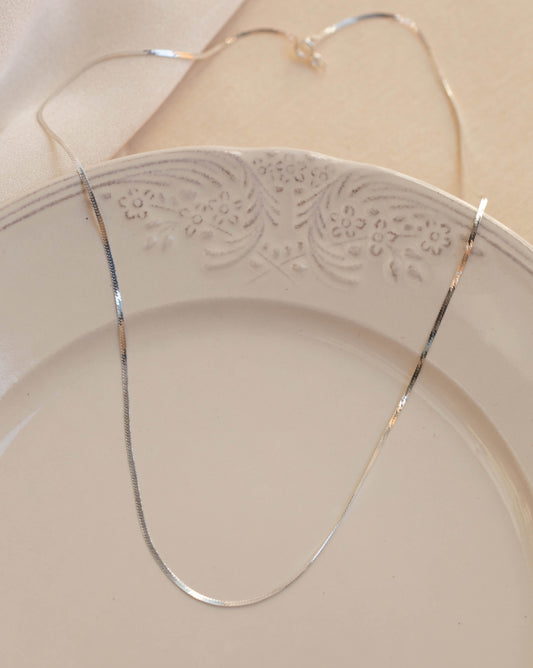 Halsband med FLAT kedja i silver