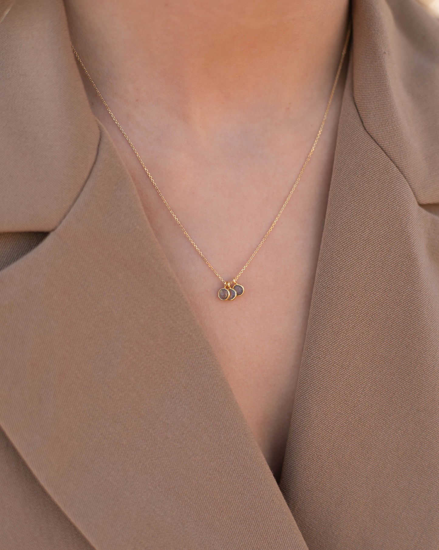 Halsband TROIS med månsten