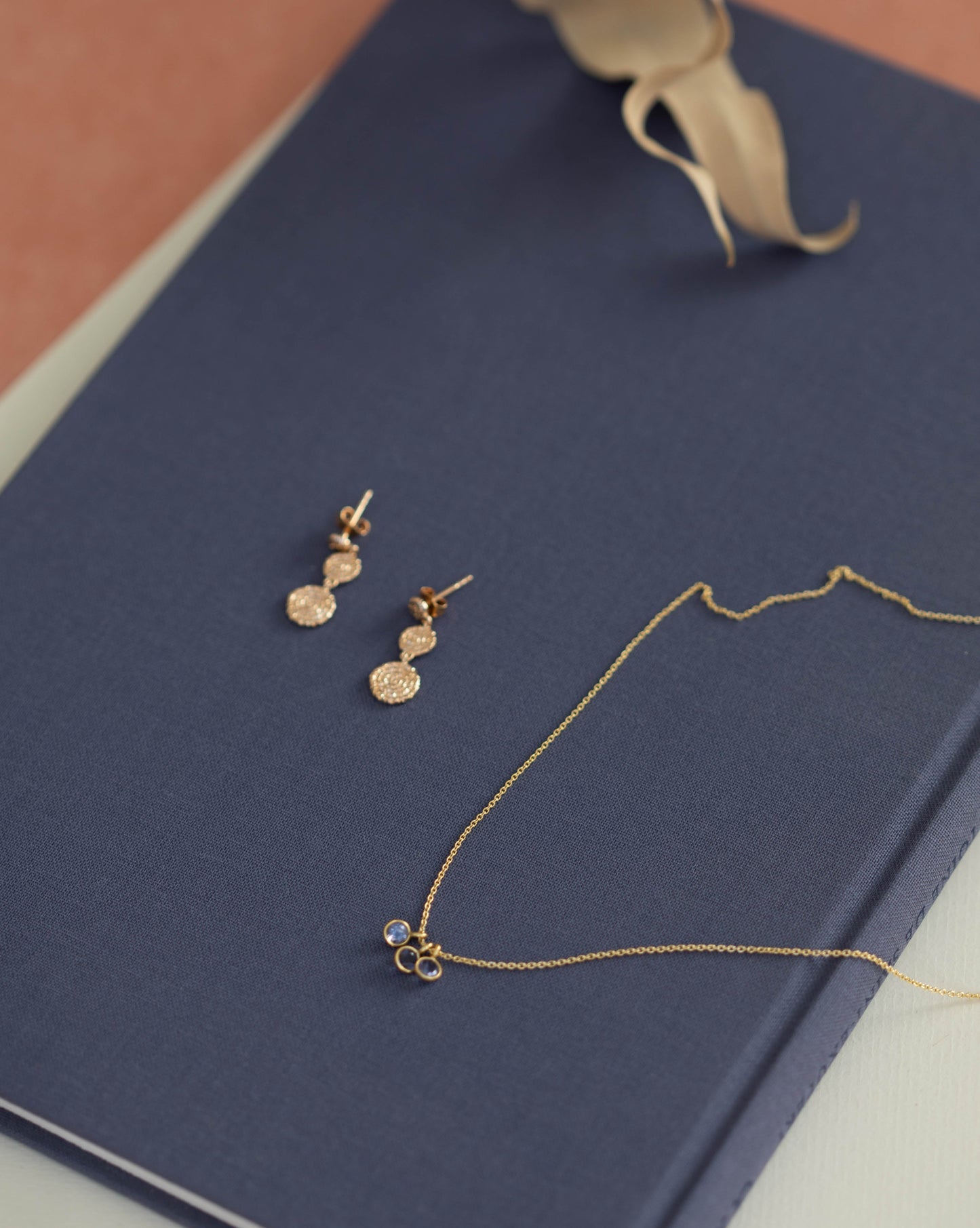 Halsband TROIS Iolit