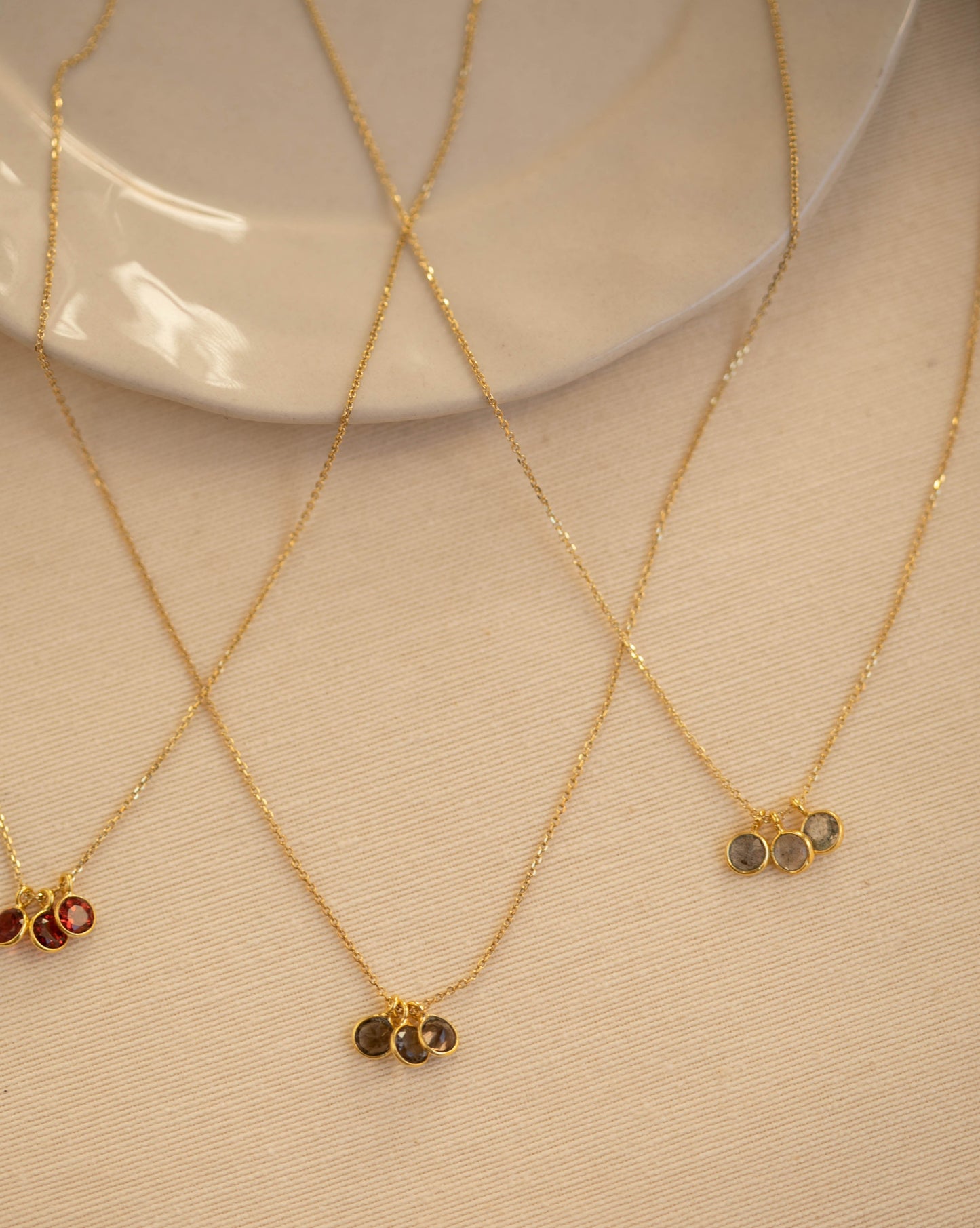 Halsband TROIS med månsten