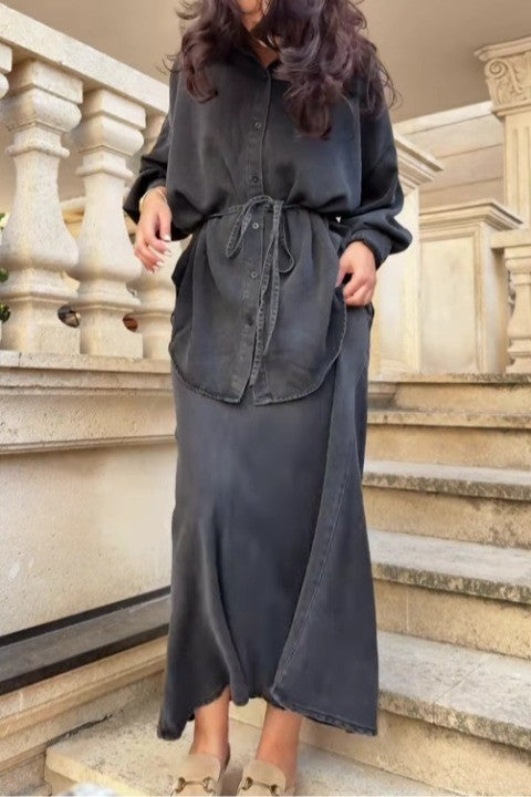 Set med långärmad skjorta och kjol med snöre