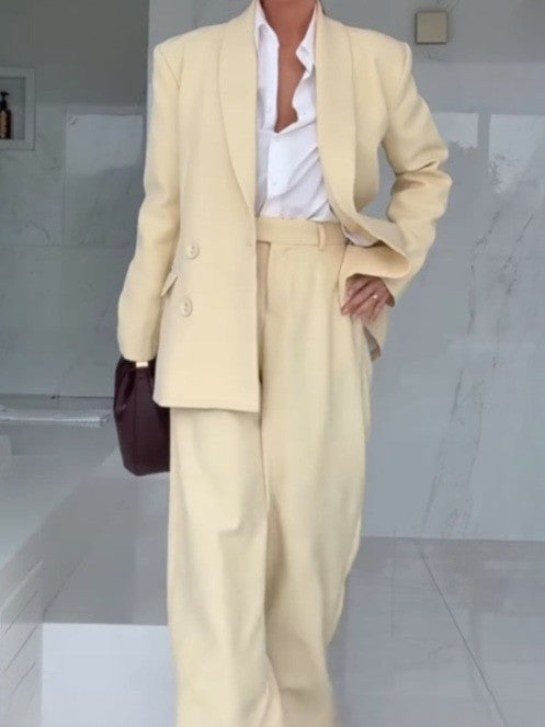 Costum de sacou galben și pantaloni