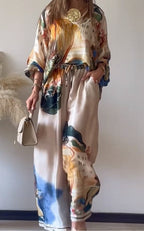 Costum din material imprimat
